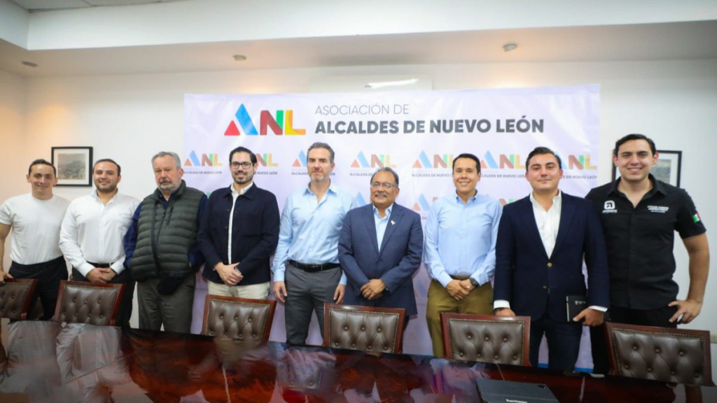 Reunión De Alcaldes, En La Que Adrián De La Garza Destacó La Seguridad, Movilidad Y Gestión De Recursos.