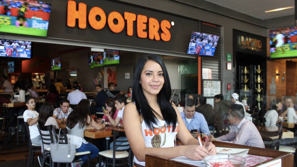 Hooters › Capital Regia