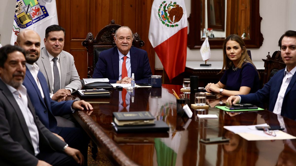 Reunión de secretario de gobierno y presidenta del congreso loca de Nuevo León